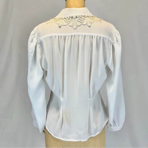 VINTAGE crochet floral lace collar blouse button down tailored lightweight 90s - Picture 6 of 17